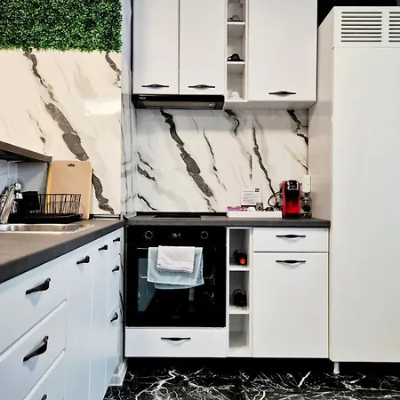 Spacious 3 Bdr Pulse Near Airport, The Mall, Arena 8888 By Keybox Apartment *