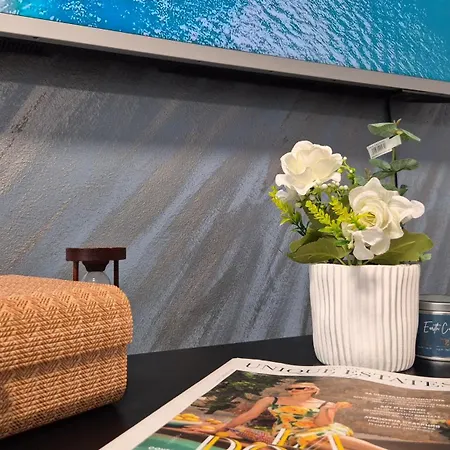 Spacious 3 Bdr Pulse Near Airport, The Mall, Arena 8888 By Keybox Lägenhet *
