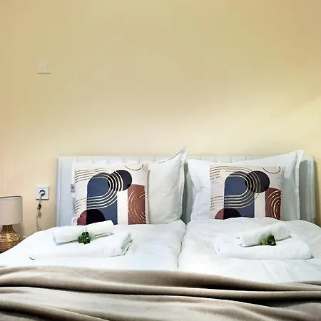Spacious 3 Bdr Pulse Near Airport, The Mall, Arena 8888 By Keybox *