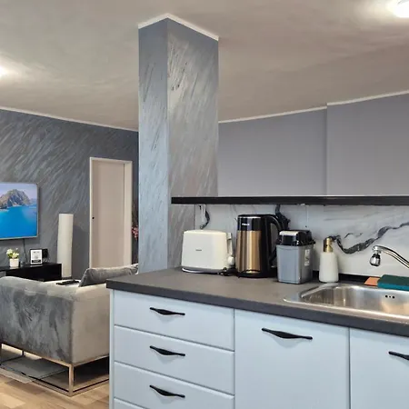 Spacious 3 Bdr Pulse Near Airport, The Mall, Arena 8888 By Keybox Apartman Szófia